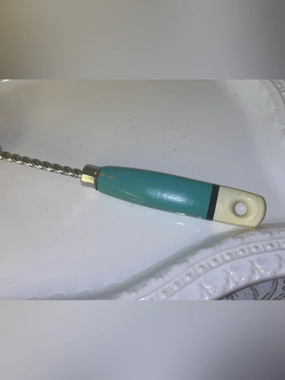 ECKO Vintage MCM Teal and Cream Wooden Handle Spring Loaded Push Egg Beater